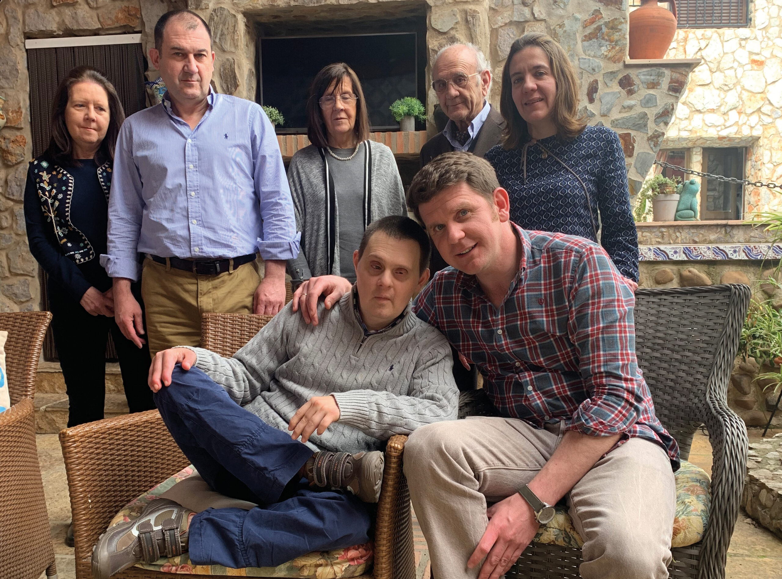 Parte de la familia Bermejo, con Chema al frente, en su domicilio de Talavera la Real (Extremadura).