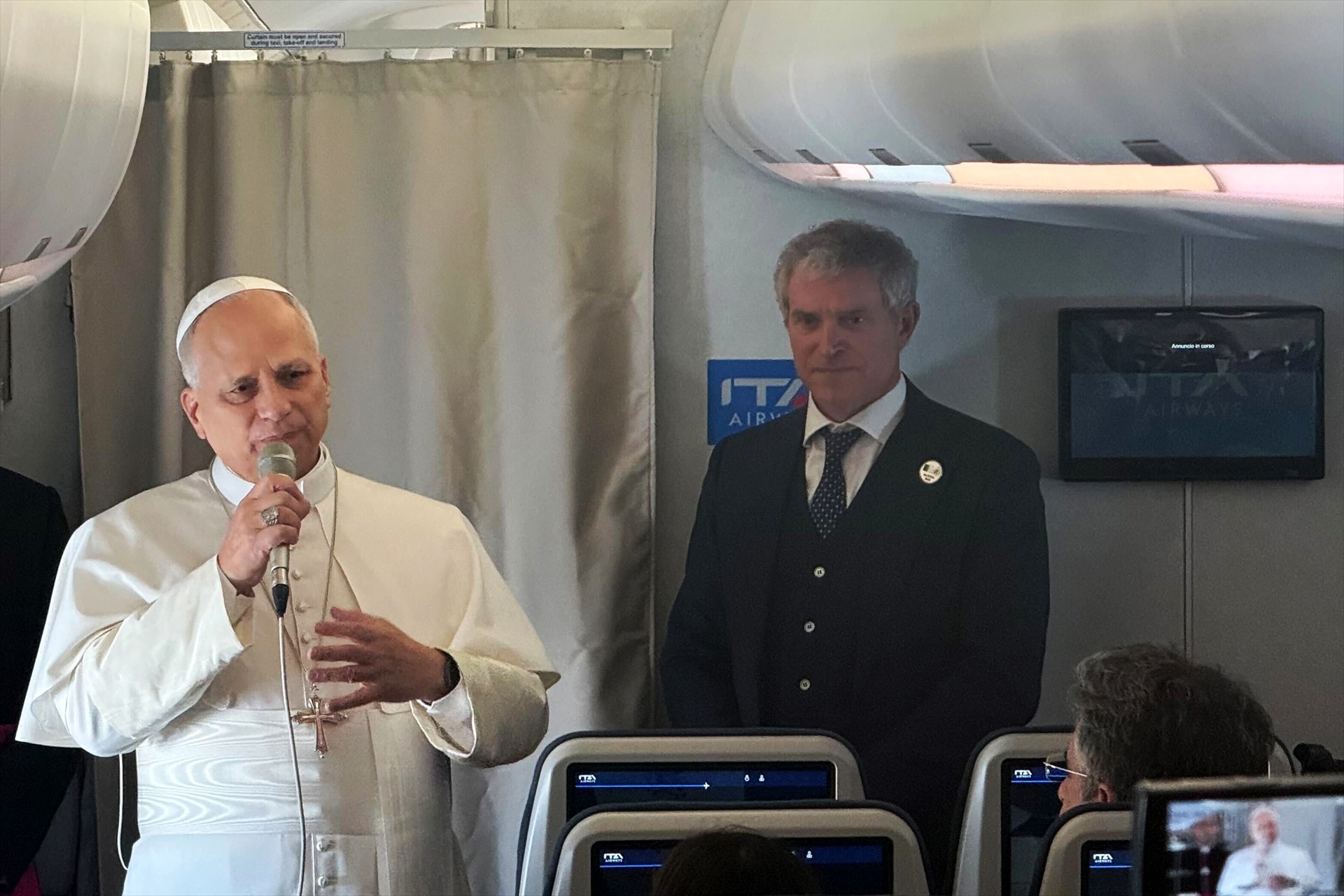 Trump acusa a León XIV de ser débil en política exterior. ¿Por qué la Iglesia está en contra de cualquier guerra y eso no es política?